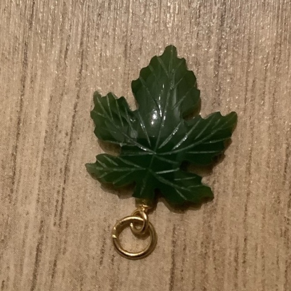 New vintage Jade maple leaf pendant charm